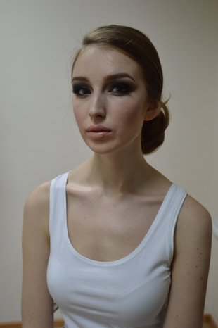 Мастер-класс от известного визажиста и бьюти-блогера - Елены Крыгиной прошел в Сургуте.