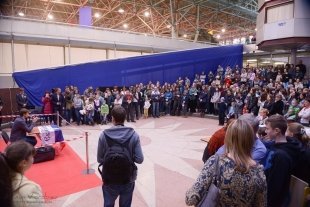 Автограф-сессия с Антоном Шипулиным