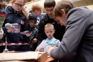 Автограф-сессия с Антоном Шипулиным