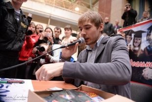 Автограф-сессия с Антоном Шипулиным