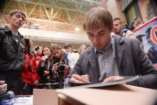 Автограф-сессия с Антоном Шипулиным
