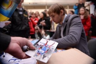 Автограф-сессия с Антоном Шипулиным