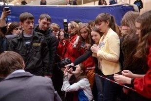 Автограф-сессия с Антоном Шипулиным