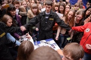 Автограф-сессия с Антоном Шипулиным