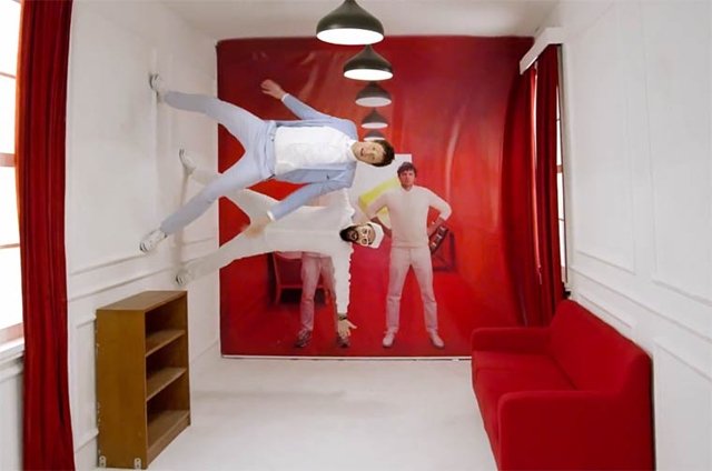 Видео дня: OK Go снялись в рекламе китайского мебельного ритейла «Red Star Macalline»