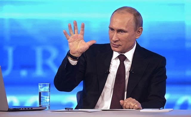 С 9 апреля начнут принимать вопросы от россиян для прямой линии с Путиным