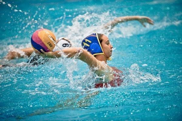 В Караганде проходят соревнования по водному поло