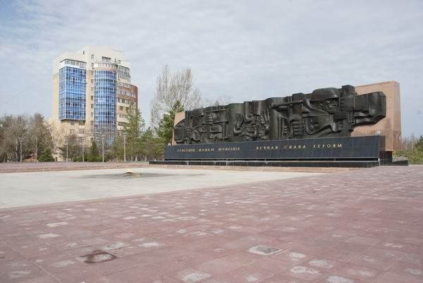 Возле Вечного огня собираются установить 43 бюста героев Советского Союза