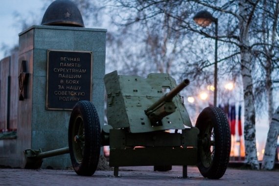 В Сургуте установили пушку времен  Великой Отечественной Войны 