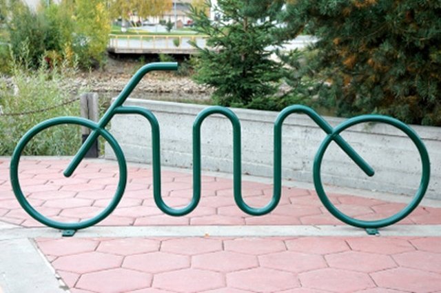 Пристегну коня. Где в Екатеринбурге припарковать велосипед