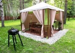 Уютные беседки на лесной поляне