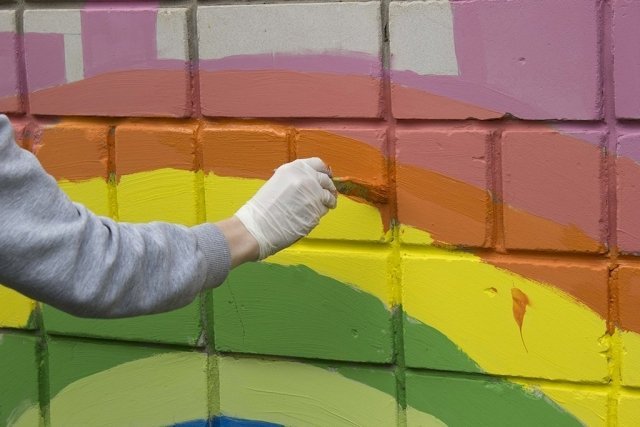 Активисты и волонтеры «Мастерской ЧУ» расписали фасад детсада «Сказка»