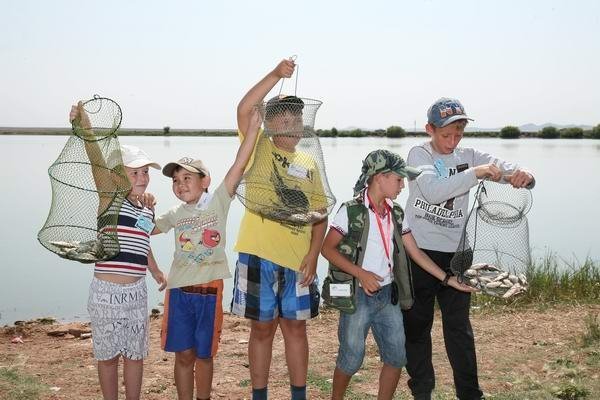 В Темиртау пройдет семейный рыболовный фестиваль "Папа, мама и я – рыбацкая семья"
