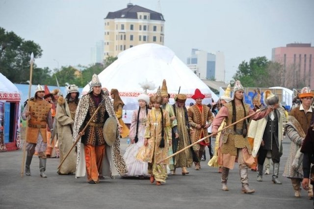 Перед ТРЦ «Хан Шатыр» развернулся традиционный фестиваль кочевой цивилизации!