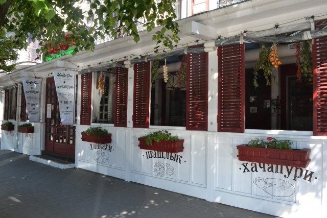 В Воронеже снесут летние веранды двух кафе