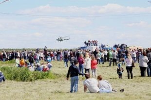 Небо, «Миги», парашюты: в Челябинске прошло авиашоу