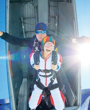 Таня, 26 лет, юрист: «Прыжок с парашютом. Невероятное сочетание безумного страха и полного восторга!»