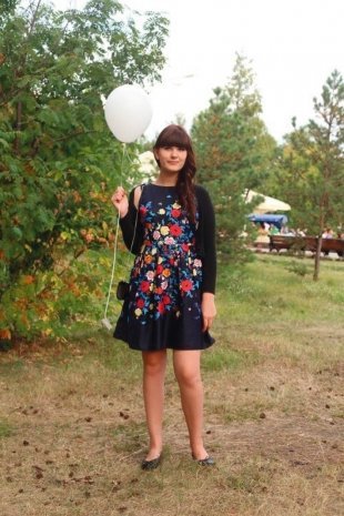 Дарья Баракова, 17 лет, учится в медицинском колледже. Мечтает полетать на воздушном шаре и прыгнуть с парашютом. «Буду подрабатывать официанткой, чтобы накопить на прыжок с парашютом тандемом. Может, и до зимы успею».