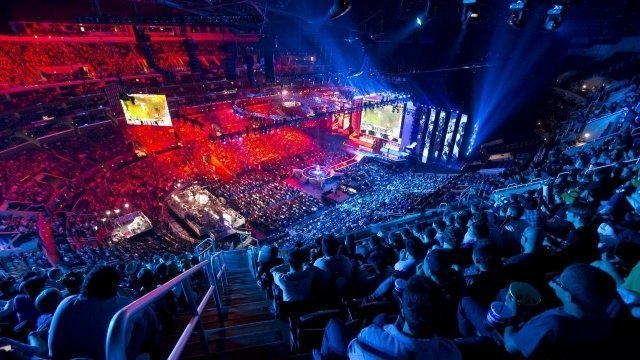 «Дом.ру» и канал 2х2 покажут чемпионат мира по игре League of Legends