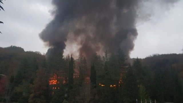 В Кудепсте горит школа-интернат