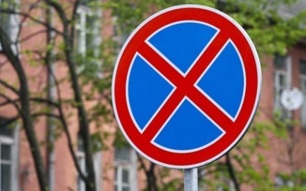Знак «Остановка запрещена» установили на 17 центральных улицах Казани